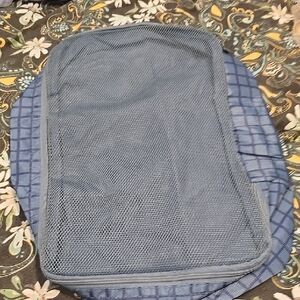 ❤️10/$30 Nwot Blue Mesh Travel Organizer Bag